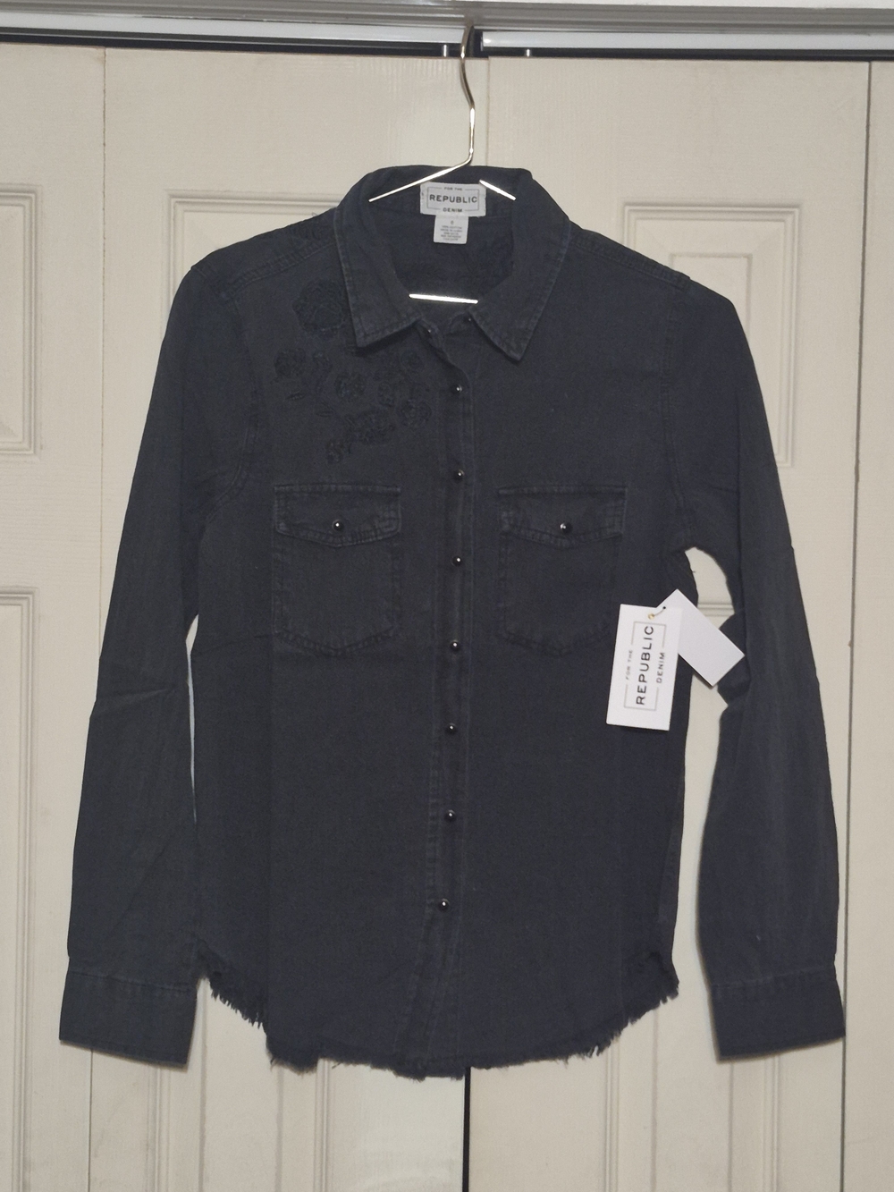 For The Republic Women's Black Button-Down Long-Sleeve Shirt